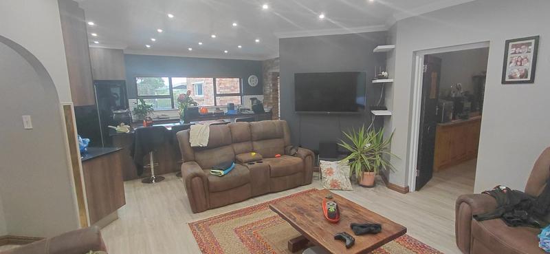 4 Bedroom Property for Sale in Pellissier Free State